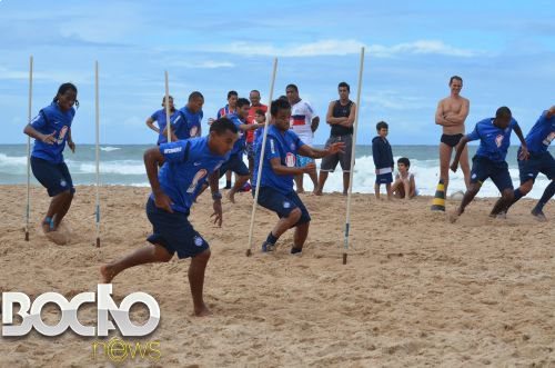 Imagem Bahia faz treino diferente e &#039;come areia&#039; para se manter na Série A