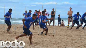 Imagem Bahia faz treino diferente e 'come areia' para se manter na Série A