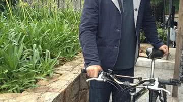 Imagem Para perder uns quilinhos, Ronaldo vai trabalhar de bike
