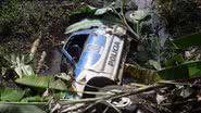 Imagem Carro de polícia capota após colisão no interior