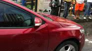 Imagem Acidente entre carro e moto  na avenida Tancredo Neves