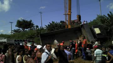 Imagem Grave acidente envolvendo caminhão e carros na BR-324 