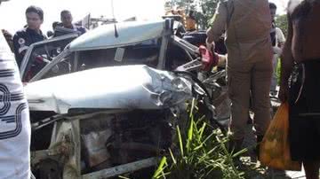 Imagem Carro colide com caminhão e dois homens morrem