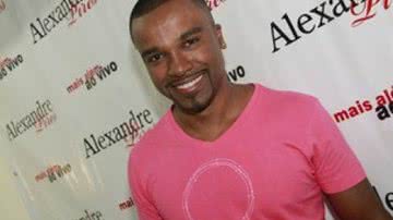 Imagem Alexandre Pires apresenta o “Eletrosamba”, show baseado no novo DVD