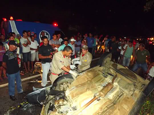 Imagem Cinco pessoas morrem em acidente na BR-101