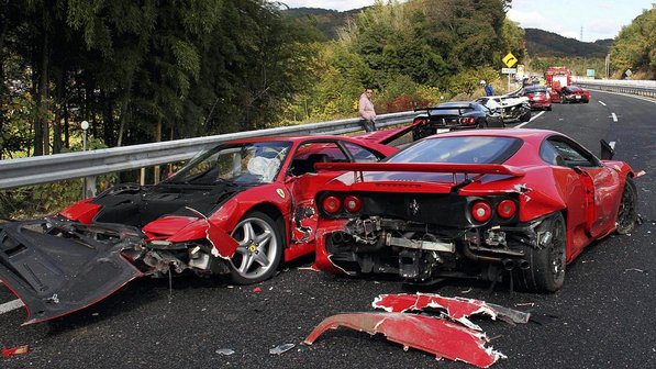 Imagem Acidente com oito Ferraris causa prejuízo de U$ 1 mi