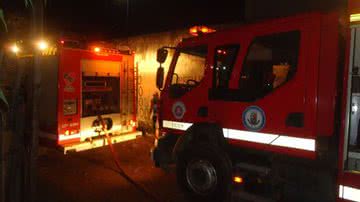 Imagem Incêndio destrói três casas no Subúrbio Ferroviário