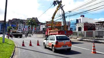 Imagem Veículo derruba dois postes próximo à Chapada do Rio Vermelho