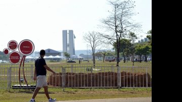 Imagem Mascote da Copa de 2014 é atacado em Brasília