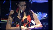 Imagem Amy Winehouse é vaiada em Dubai