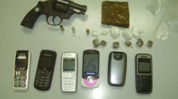 Imagem PM desmonta boca de fumo e apreende armas em Irecê