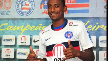 Imagem Elias treina como titular e pode atuar contra o Fluminense