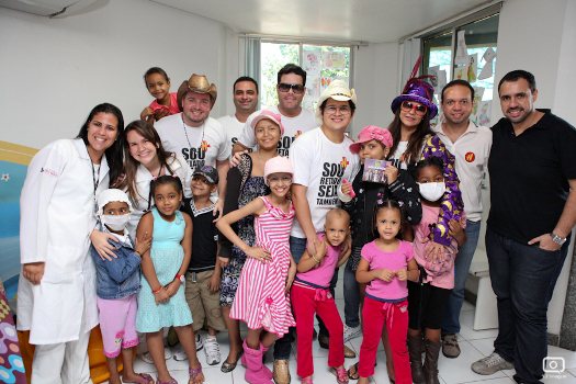 Imagem Gilmelândia faz show para crianças do hospital Martagão Gesteira 