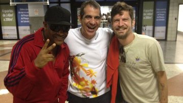 Imagem Marcio Victor, Durval Lélys e Saulo se encontram no aeroporto de Salvador