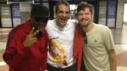 Imagem Marcio Victor, Durval Lélys e Saulo se encontram no aeroporto de Salvador