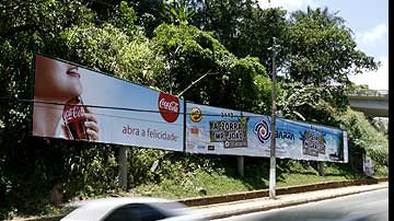 Imagem Empresas veteranas arrematam lotes em polêmica licitação de outdoors  