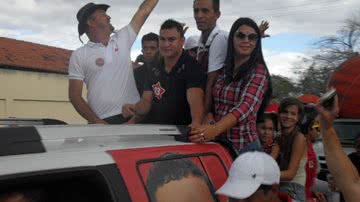 Imagem Popó (PRB) participa de campanha petista em Serrinha