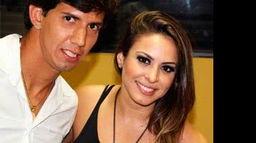 Imagem Nicole Bahls diz ter tomado chifre de Alinne Rosa 