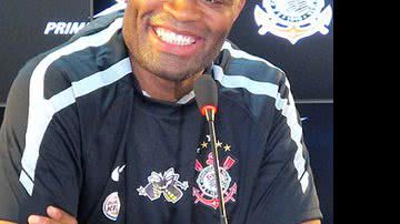 Imagem Campeão do UFC, Anderson Silva é apresentado no Corinthians
