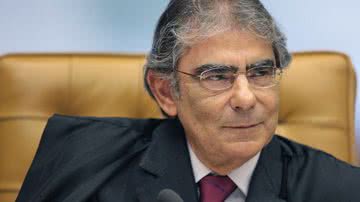 Imagem Ayres Britto deixará processos importantes no STF sem definição