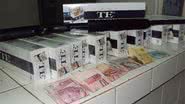 Imagem Polícia apreende 14 pacotes de cigarros sem notas fiscais