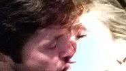 Imagem Claudia Leitte posta foto beijando marido