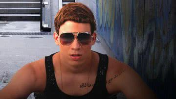 Imagem Após ser acusado de estupro, vocalista da New Hit frequenta igreja