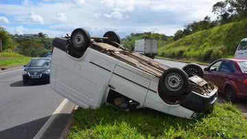 Imagem Motorista fica ferido após acidente na BR 324 