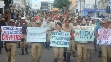 Imagem Jequié: PM's manifestam fardados pelos seus direitos