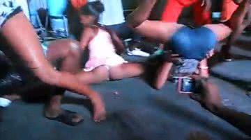Imagem Baixaria: jovens simulam sexo em show da Groov Ghetto