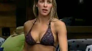 Imagem Adriano gosta de se vestir de mulher