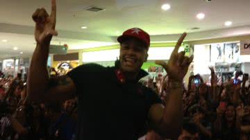 Imagem Léo Santana causa tumulto em Aracaju