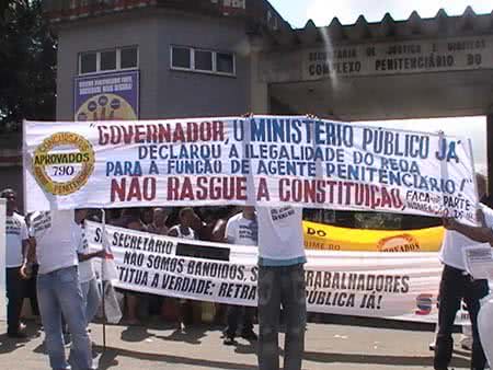 Imagem Servidores penitenciários paralisam atividades