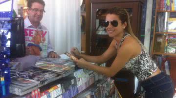 Imagem Miss Bumbum divulga ensaio sexy em banca de jornal