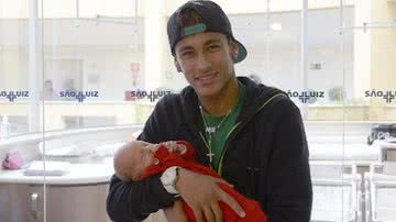 Imagem Neymar faz tatuagem em homenagem ao filho