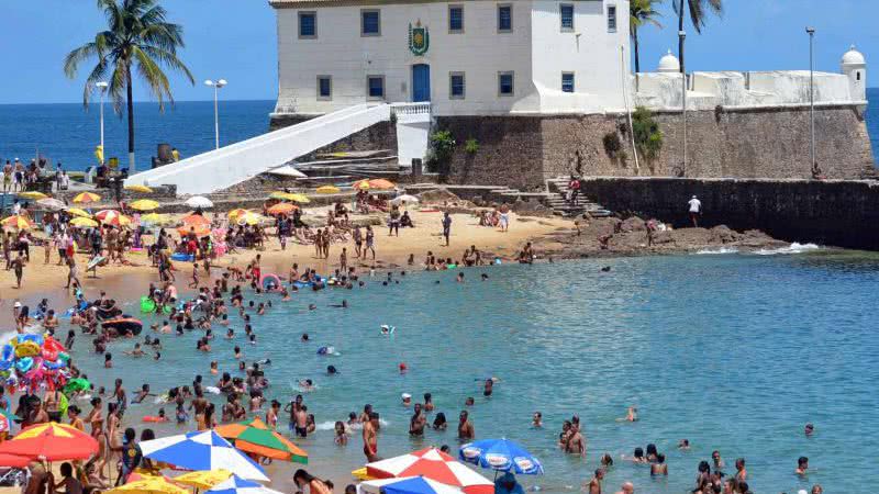 Imagem Banhistas ignoram poluição no mar