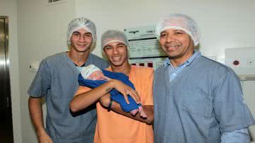 Imagem Ganso será padrinho do herdeiro de Neymar