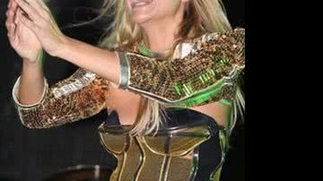 Imagem Ex-BBB Adriana curte show da banda A Zorra