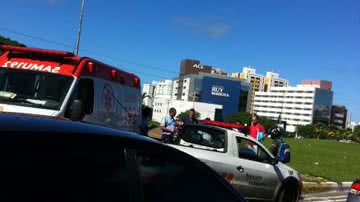 Imagem Uma pessoa fica ferida em acidente na Paralela