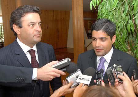 Imagem ACM Neto fora das asas de Aécio Neves