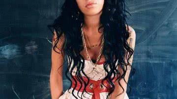 Imagem Mãe de Amy nega que filha tenha morrido por overdose 