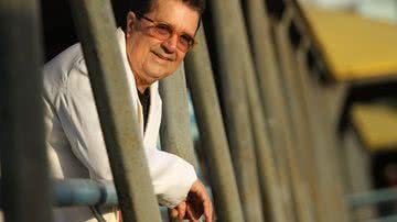 Imagem Antonio Miranda lança Desclassificado no Portela Café nesta terça