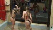 Imagem  Robertha Portella, Simone Sampaio e Penélope Nova tomam banho juntas
