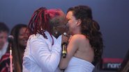 Imagem No Rock in Rio, Bebel Gilberto e Sandra de Sá se beijam na boca