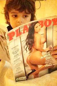 Imagem Foto de filho de Gabriel Pensador lendo 'Playboy' para na Justiça