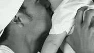 Imagem Neymar posta foto com filho no Twitter
