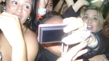 Imagem Foto flagra Milena Ceribelli desesperada tentando autógrafo de Tom Cruise