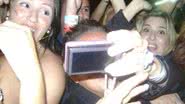 Imagem Foto flagra Milena Ceribelli desesperada tentando autógrafo de Tom Cruise