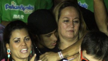 Imagem Ivete diz que Neymar tem que jogar bola com ela