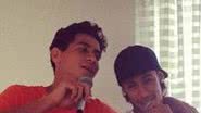 Imagem Neymar e Paulo Henrique Ganso trocam o futebol pela música